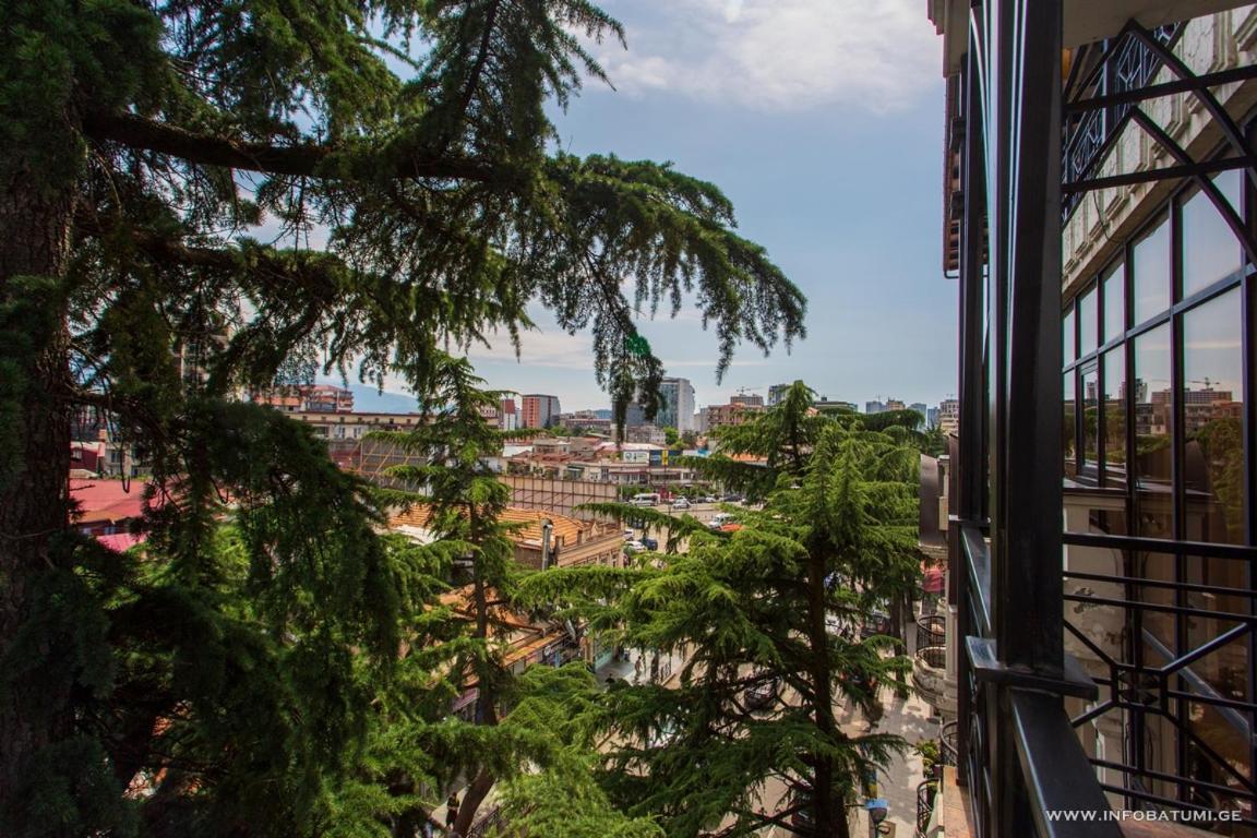 Hotel Light Palace Batumi Exterior photo