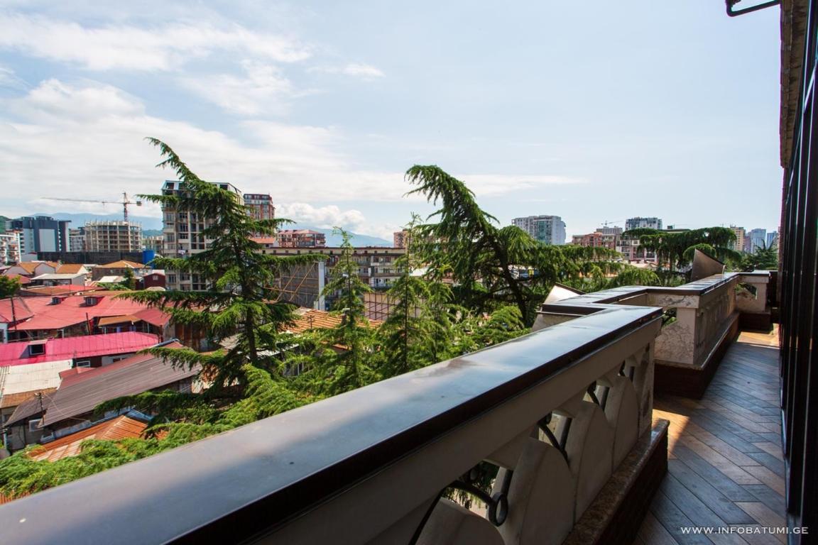 Hotel Light Palace Batumi Exterior photo