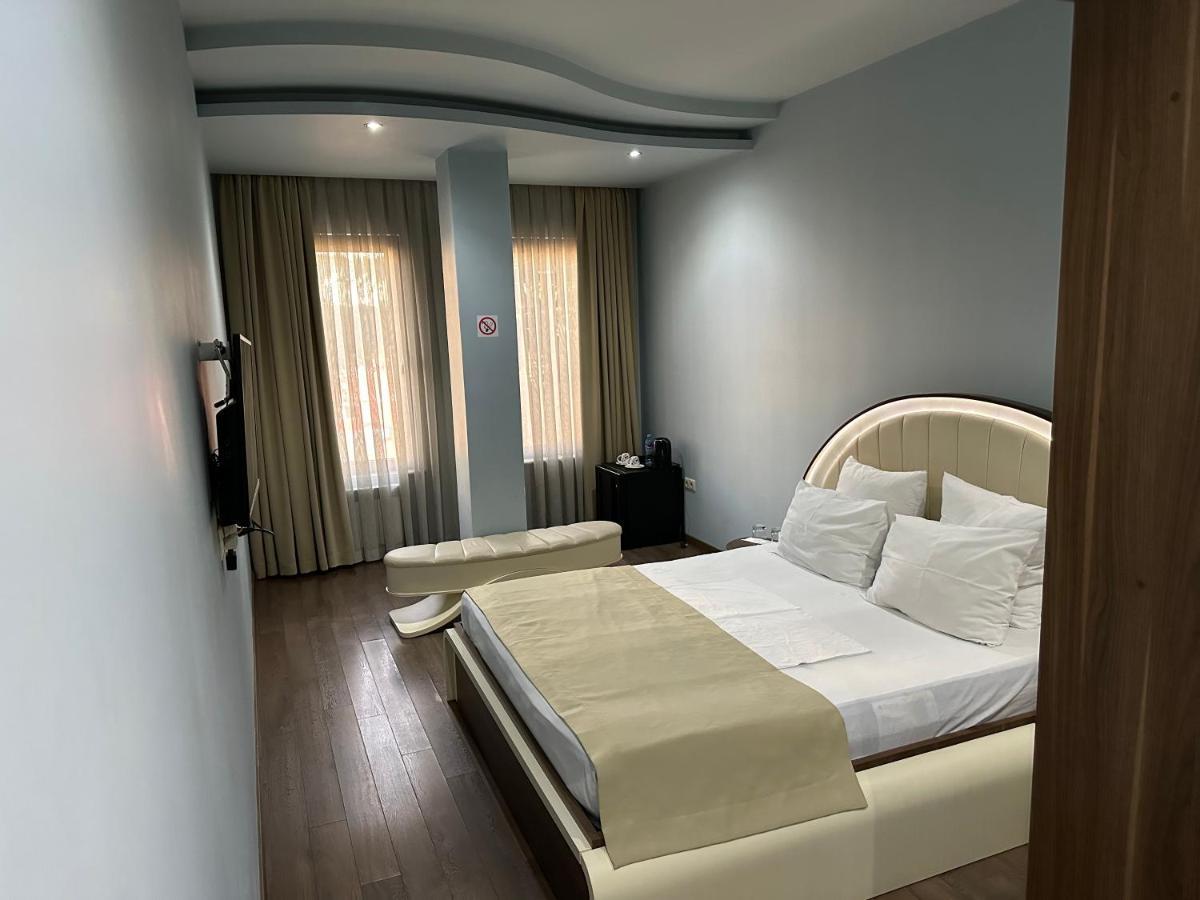 Hotel Light Palace Batumi Exterior photo