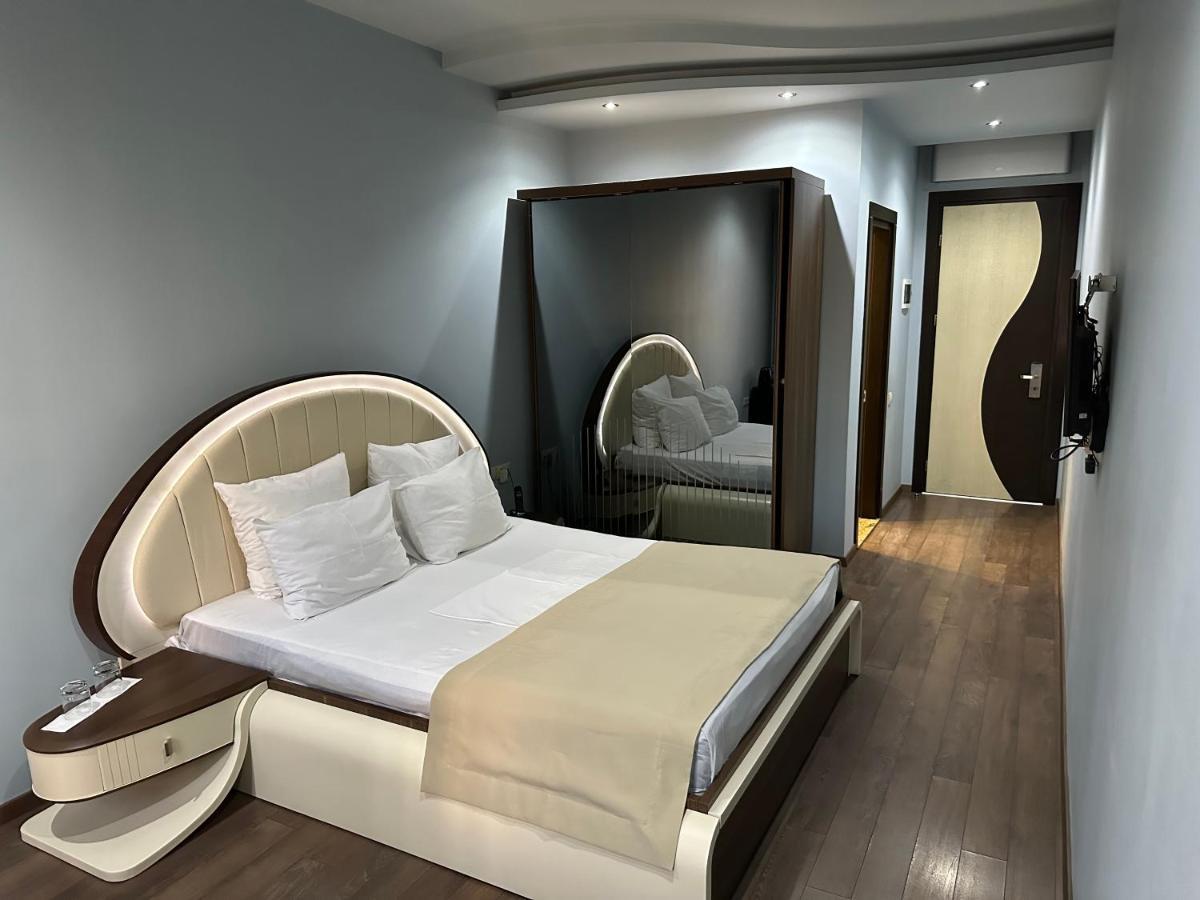 Hotel Light Palace Batumi Exterior photo
